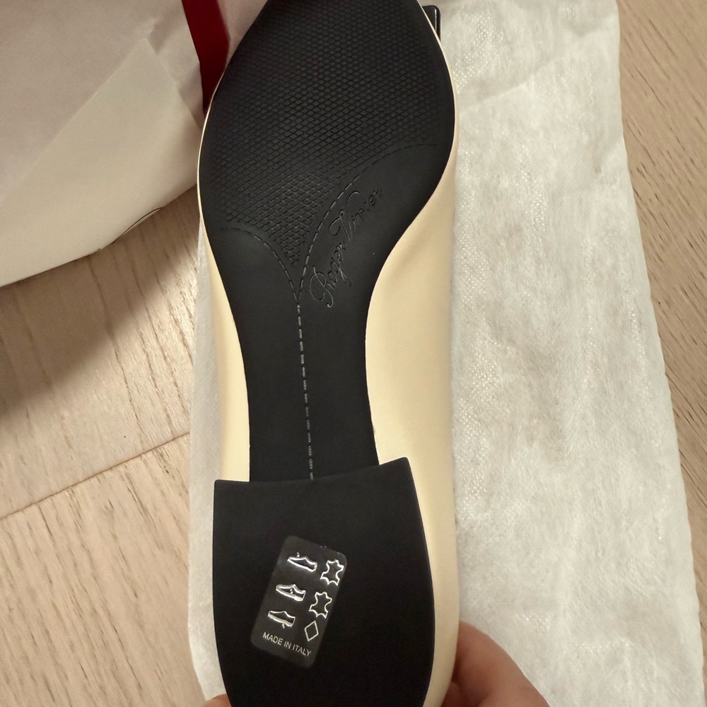 Roger Vivier Gommettine Ballerinas in leather (off-white), size 7, NEW - Picture 4 of 10
